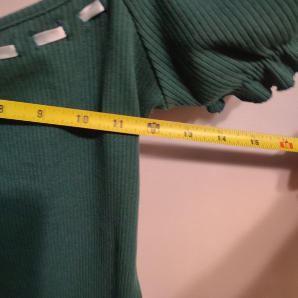 Elegant Green Midi Dress - Picture 7 of 7